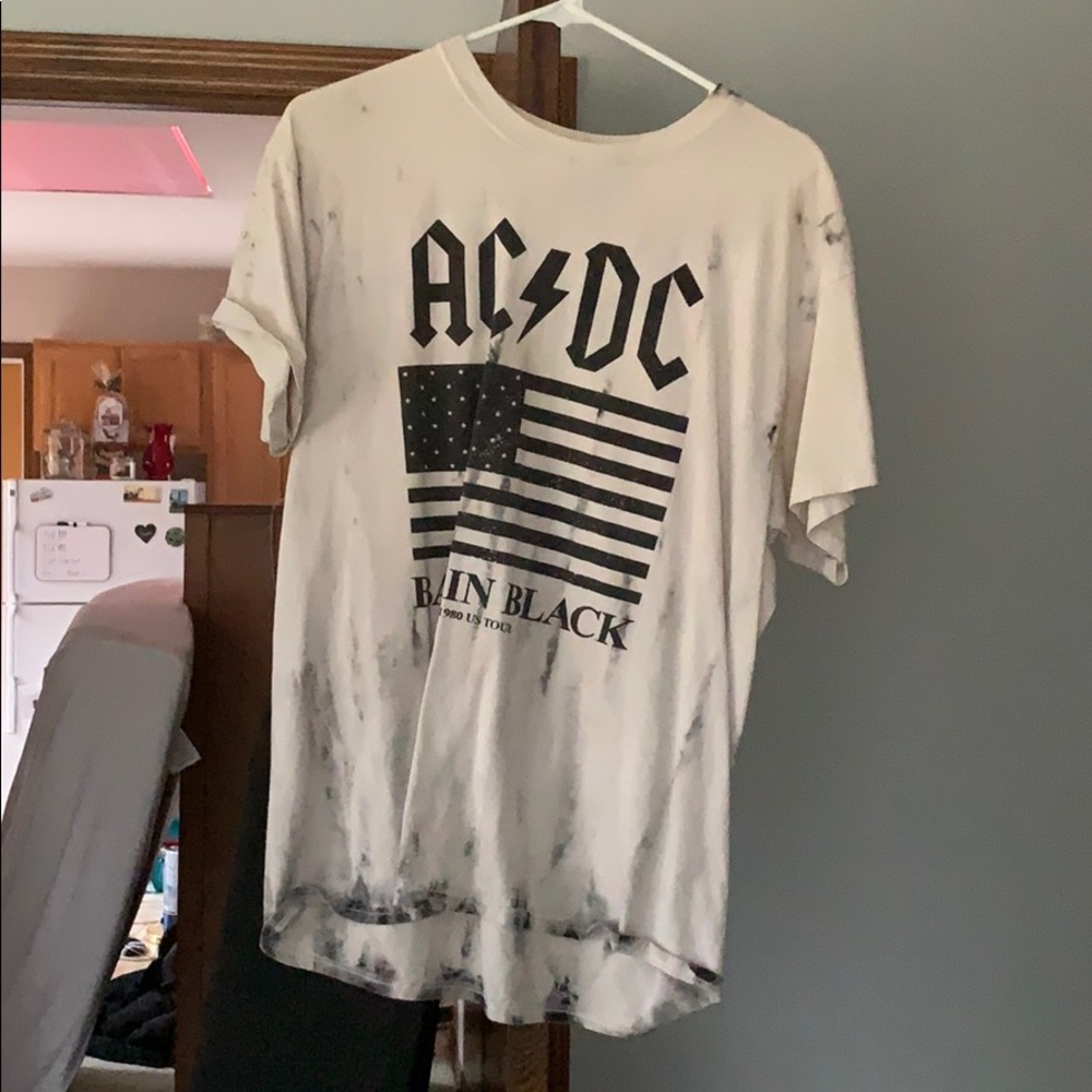 Graphic tee